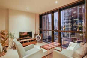 Cosy 2-bedroom retreat with city view near QVM